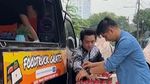 Keseruan Teuku Ryan saat Kulineran, Makan Nasi Padang hingga Macaroon!