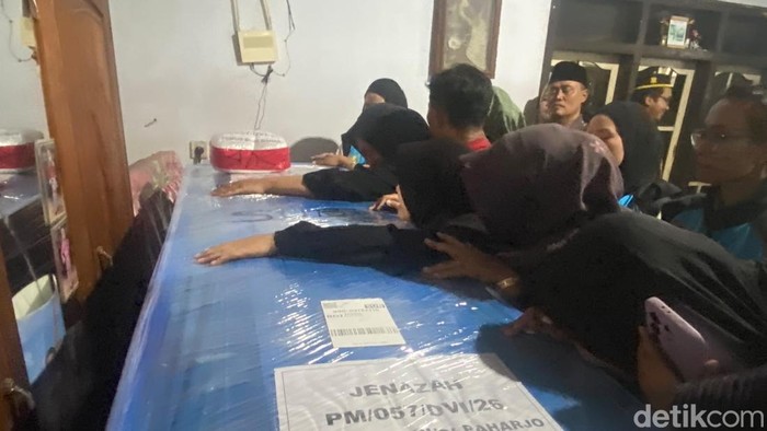 Setelah Hampir Sebulan, Jenazah Ponco Korban KM Virgo Tiba di Banyuwangi