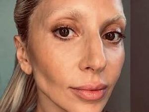 Lady Gaga Bagikan Tips Makeup di Rumah, Cincin Tunangan Rp 18 M Bikin Salfok