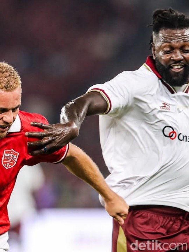 Sengit di SUGBK, Legenda Arsenal Menang 3-2 atas MU