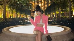 Gaya Barbie Hidup! Lisa BLACKPINK Memukau Serba Pink