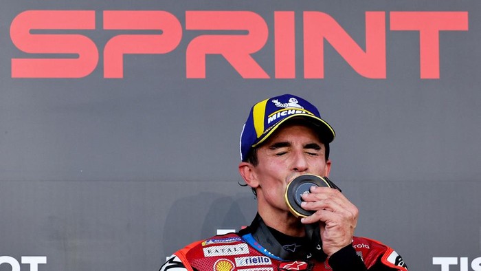 MotoGP - Indonesian Grand Prix - Mandalika International Street Circuit, Mandalika, Indonesia - October 10, 2026 Ducati Lenovo Teams Marc Marquez celebrates on the podium after winning the sprint race REUTERS/Willy Kurniawan