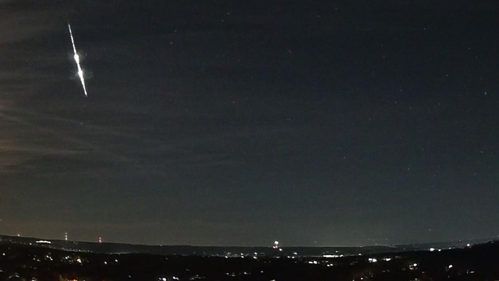 Meteor Taurid yang melintasi bumi. (dok Space.com)