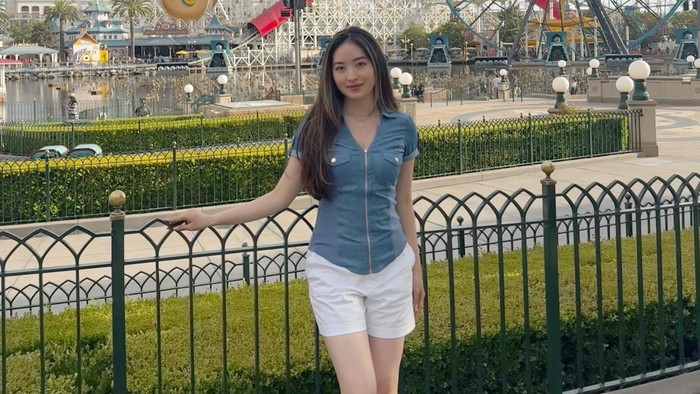 Impian Masa Kecil Terwujud, Kebahagiaan Natasha Wilona Kunjungi Disneyland Pertama (2)