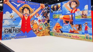 Booth One Piece di New York Comic Con 2026 juga menampilkan berbagai momen dalam animenya. Detikers yang lagi ada di New York, siap melihat karya seni instalasinya nih? Foto: Dok.Toei Animation