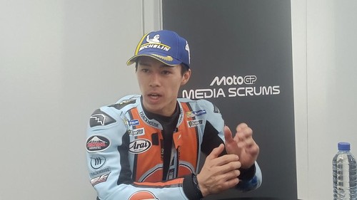 Pebalap Trackhouse Aprilia Racing, Ai Ogura, saat wawancara seusai Sprint Race MotoGP Mandalika 2026 di Media Center Dorna, Sabtu (10/10/2026). (Foto: Edi Suryansyah/detikBali)