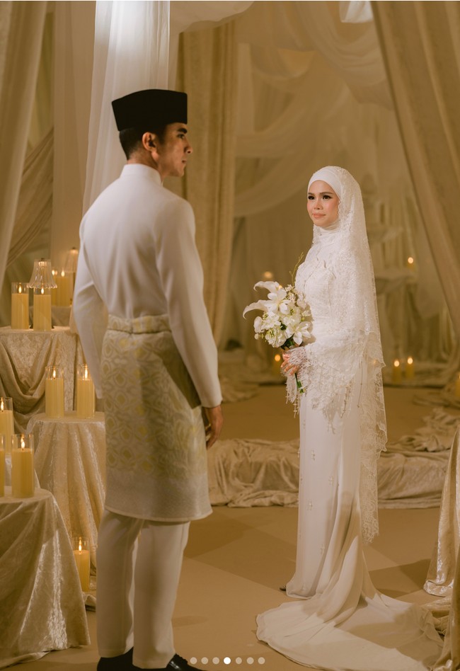 Sedangkan Bella merasa sangat terharu dan bersyukur karena seluruh rangkaian acara akad nikah dapat terlaksana dengan mulus. Ia menyampaikan rasa terima kasih mendalam atas segala doa dan dukungan masyarakat yang mengalir untuknya dan Syed Saddiq. Foto: Dok. Astro Malaysia, Instagram hijabista.hub