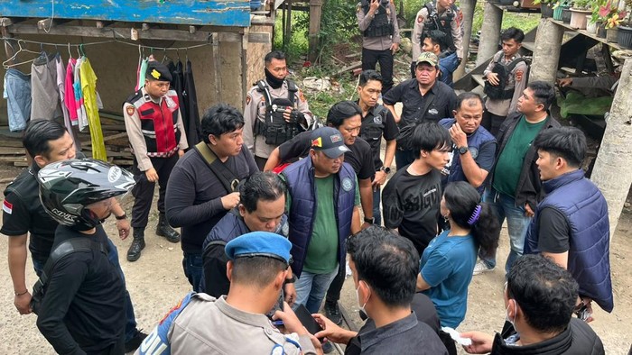 Polisi menggerebek Kampung Pulau Pandan, Kota Jambi