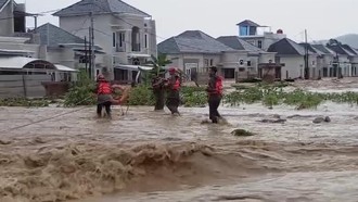 2 Kecamatan di Padang Banjir, BPBD Evakuasi Warga yang Terjebak