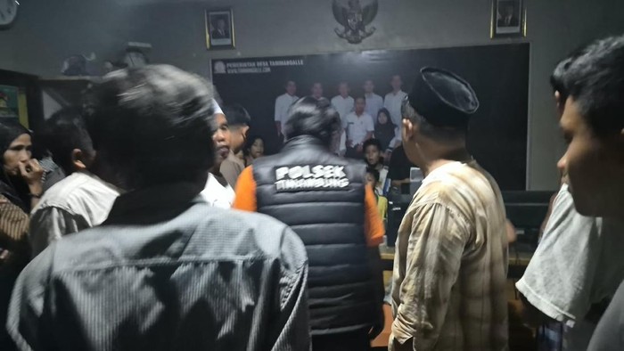 Remaja AB (18) di Polewali Mandar ditangkap setelah mencuri dua jeriken BBM dalam keadaan mabuk.