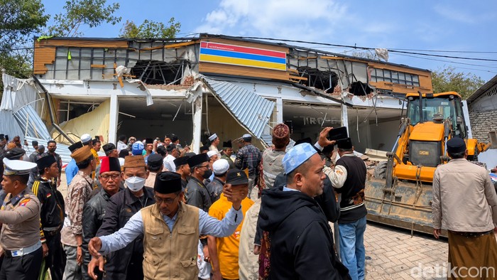 Situasi setelah Indomaret dirusak oleh massa diduga dari salah satu ponpes di Pamekasan.