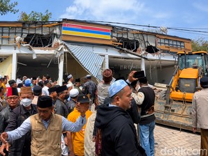 6 Fakta Indomaret Pamekasan Dirusak Ekskavator gegara Takut Tersaingi