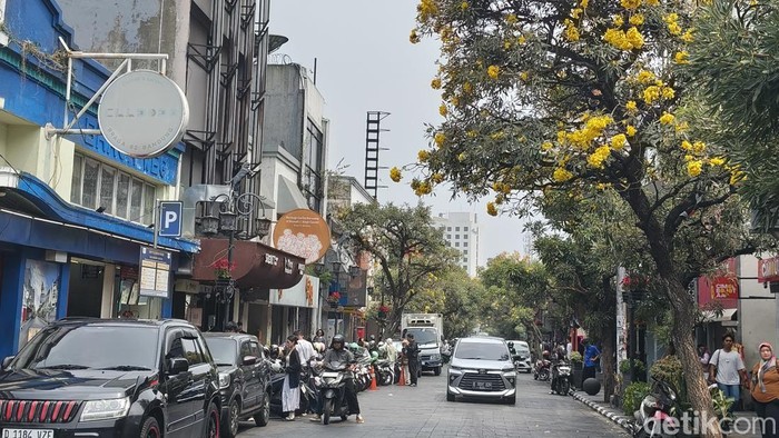 Suasana Braga jelang bebas kendaraan.