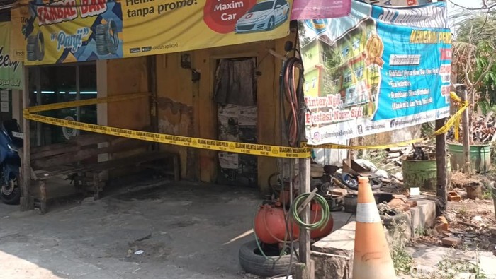 TKP bengkel tambal ban, lokasi korban ditembak OTK.