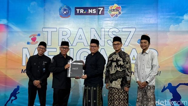 Trans 7 Mengajar di Ponpes Lirboyo Kediri. Trans 7 Mengajar di Ponpes Lirboyo Kediri.