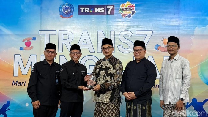 TRANS7 Mengajar Bekali Santri Lirboyo Keterampilan Konten Digital