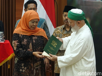 Gubernur Jatim Khofifah Resmikan Prodi Magister Kajian Turats UINSA