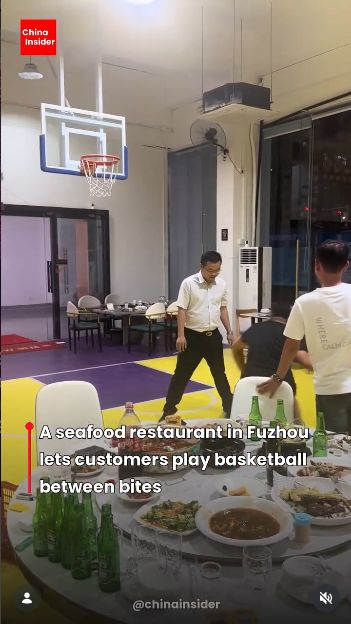 Unik! Di Restoran Seafood Ini Bisa Main Basket Sambil Makan Unik! Di Restoran Seafood Ini Bisa Main Basket Sambil Makan