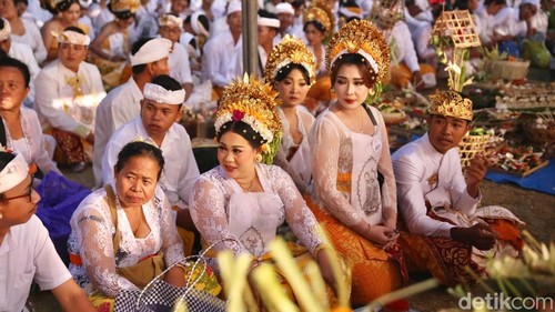 Upacara Manusa Yadnya Masal gratis di Alun-Alun Ida Dewa Agung Jambe, Klungkung, Bali, Sabtu (10/10/2026).