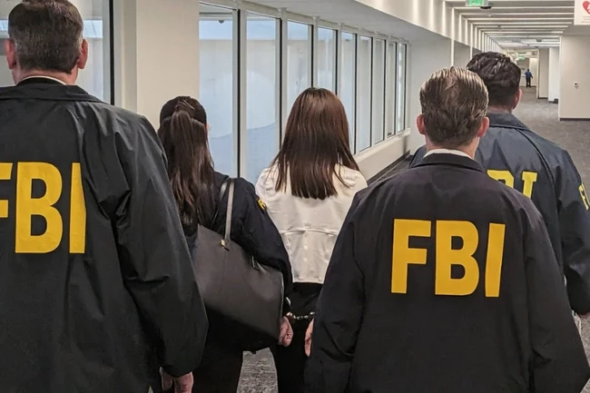 Wanying Zhang, agen properti berusia 34 tahun asal Irvine, California, Amerika Serikat, dituduh menjadi agen pemerintah China yang diduga memata-matai putra Presiden Taiwan. Perempuan yang juga dikenal dengan nama Heather Zhang itu ditangkap FBI saat hendak terbang ke Shanghai pada awal Oktober 2026. Foto: via NY Post