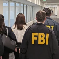 Wanying Zhang, agen properti berusia 34 tahun asal Irvine, California, Amerika Serikat, dituduh menjadi agen pemerintah China yang diduga memata-matai putra Presiden Taiwan. Perempuan yang juga dikenal dengan nama Heather Zhang itu ditangkap FBI saat hendak terbang ke Shanghai pada awal Oktober 2026. Foto: via NY Post