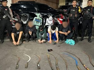 5 Pemuda Hendak Tawuran di Pondok Bambu Jaktim Diciduk, 9 Celurit Disita