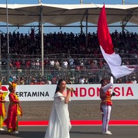 Penampilannya menuai pujian dari banyak netizen, yang menilai Agnez Mo adalah sosok paling tepat jadi penampil di ajang berskala internasional tersebut. &ldquo;AURANYA GAK ADA LAWAN QUEEN @AGNEZMO,&rdquo; puji salah satu pengguna Instagram. Foto: Tangkapan layar Instagram/@themandalikagp
