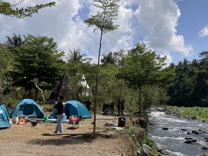 Kemah Syahdu di Angklung River Camp Klungkung