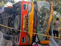 Video: Bus Neo Trans Terguling di Mamuju, 21 Orang Luka-luka