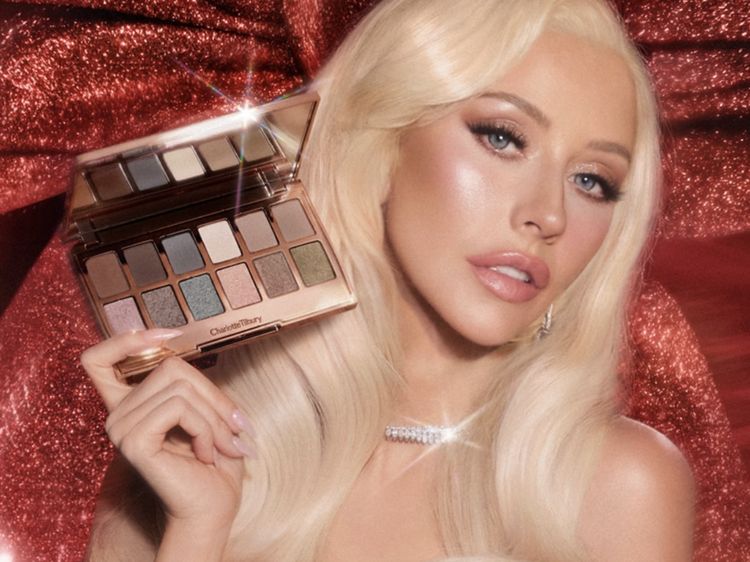 Christina Aguilera Tak Menua di Usia 45, Tampil Glamor di Iklan Kosmetik