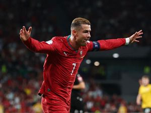 Beda Sanksi Ronaldo dan Carvalho gegara Tinggalkan Timnas Portugal