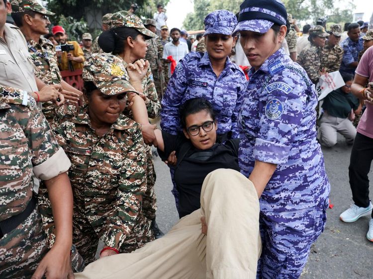Demo Memanas di New Delhi, Mahasiswa India Tuntut Komisioner Pemilu Mundur