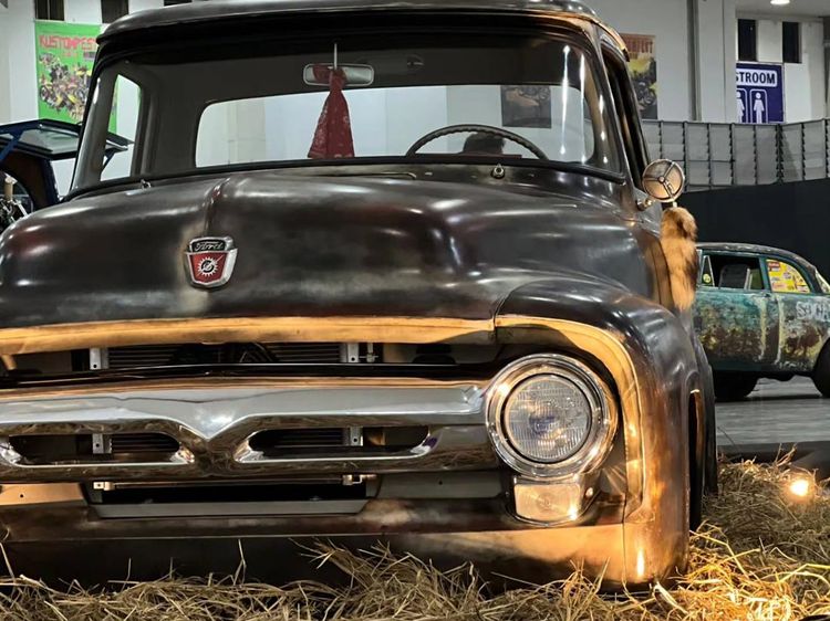 Denny Caknan Tunjukkan Mobil Kado Ultah dari Istri Usai Setahun Membangun