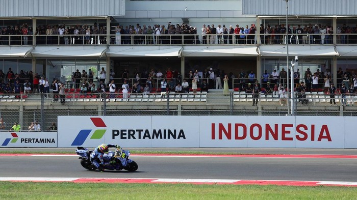 MotoGP - Indonesian Grand Prix - Mandalika International Street Circuit, Mandalika, Indonesia - October 10, 2026 BK8 Gresini Racing MotoGPs Fermin Aldeguer in action during the sprint race REUTERS/Willy Kurniawan