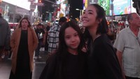 Gisel dan Gempi menikmati malam hari ke Times Square New York Amerika Serikat. (Foto: dok Instagram gisel_la)