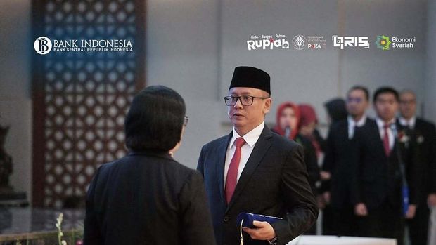 Gubernur Bank Indonesia, Destry Damayanti mengukuhkan Ameriza M. Moesa sebagai Kepala Perwakilan Bank Indonesia Provinsi Sumatera Utara, melanjutkan kepemimpinan yang sebelumnya diemban oleh Rudy Brando Hutabarat di Kantor Perwakilan Bank Indonesia, Medan, Jumat (9/10/2026). (Instagram/bank_indonesia_sumut)