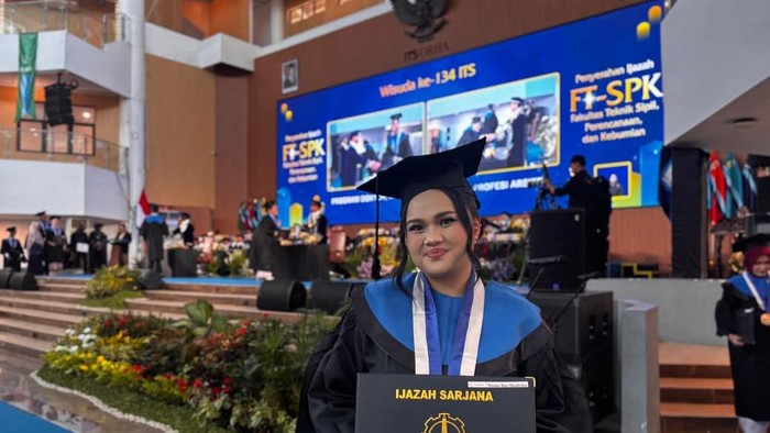 Hasna Nur Shadrina, Wisudawan Termuda ITS