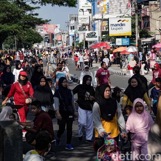 Jalan Margonda Bebas Kendaraan, Warga Depok Nikmati CFD