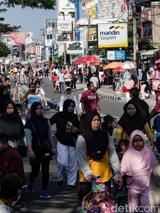 Jalan Margonda Bebas Kendaraan, Warga Depok Nikmati CFD