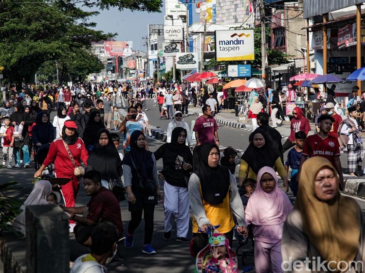 Jalan Margonda Bebas Kendaraan, Warga Depok Nikmati CFD
