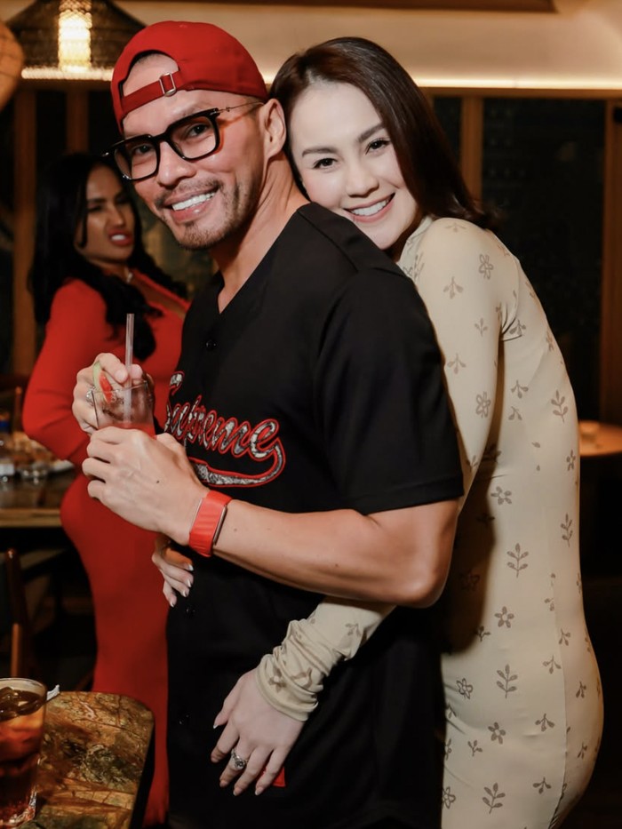 Jennifer Dunn bersama suaminya, Faisal Haris
