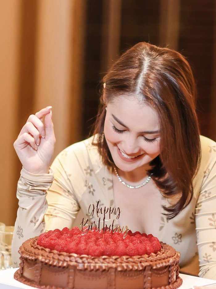 Jennifer Dunn ulang tahun ke-37