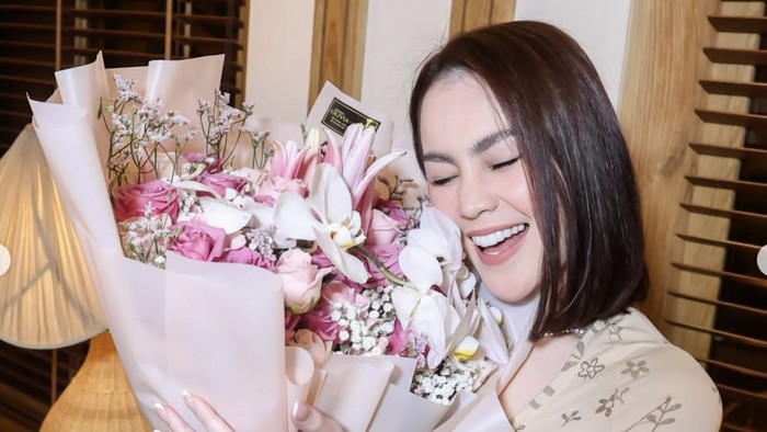 Jennifer Dunn ulang tahun ke-37