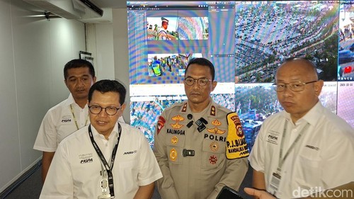 Kapolda NTB Irjen Kalingga Rendra Raharja (tengah) ditemui di Mandalika, Minggu (11/10/2026).