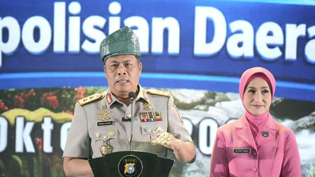 Tongkat Estafet Kepemimpinan Polda Riau Beralih ke Irjen Arman Achdiat (3)