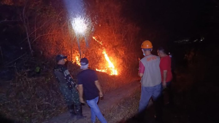 Karhutla di kaki Gunung Klabat.