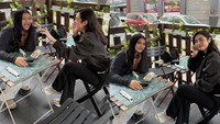 Andre Taulany memperlihatkan momen jalan-jalan di Italia bersama dengan putrinya, Lova dan Amanda Rigby. Ada empat foto dalam sau kolase yang Andre unggah. Kesayanganku, tulis Andre Taulany dilihat pada Senin (12/10/2026). Foto: Instagram/@andreastaulany