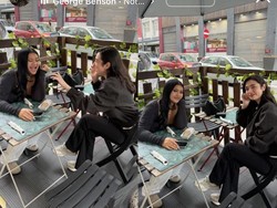 Andre Taulany memperlihatkan momen jalan-jalan di Italia bersama dengan putrinya, Lova dan Amanda Rigby. Ada empat foto dalam sau kolase yang Andre unggah. Kesayanganku, tulis Andre Taulany dilihat pada Senin (12/10/2026). Foto: Instagram/@andreastaulany
