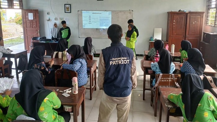 Membentuk Mental Kuat Pelajar Prafi Lewat Pelatihan Konselor Sebaya (2)