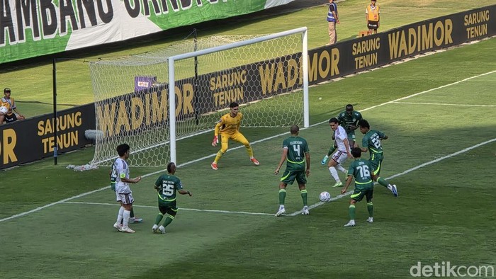 Laga antara PSS Sleman vs PSM Makassar di Stadion Maguwoharjo, Sleman, Minggu (11/10/2026).